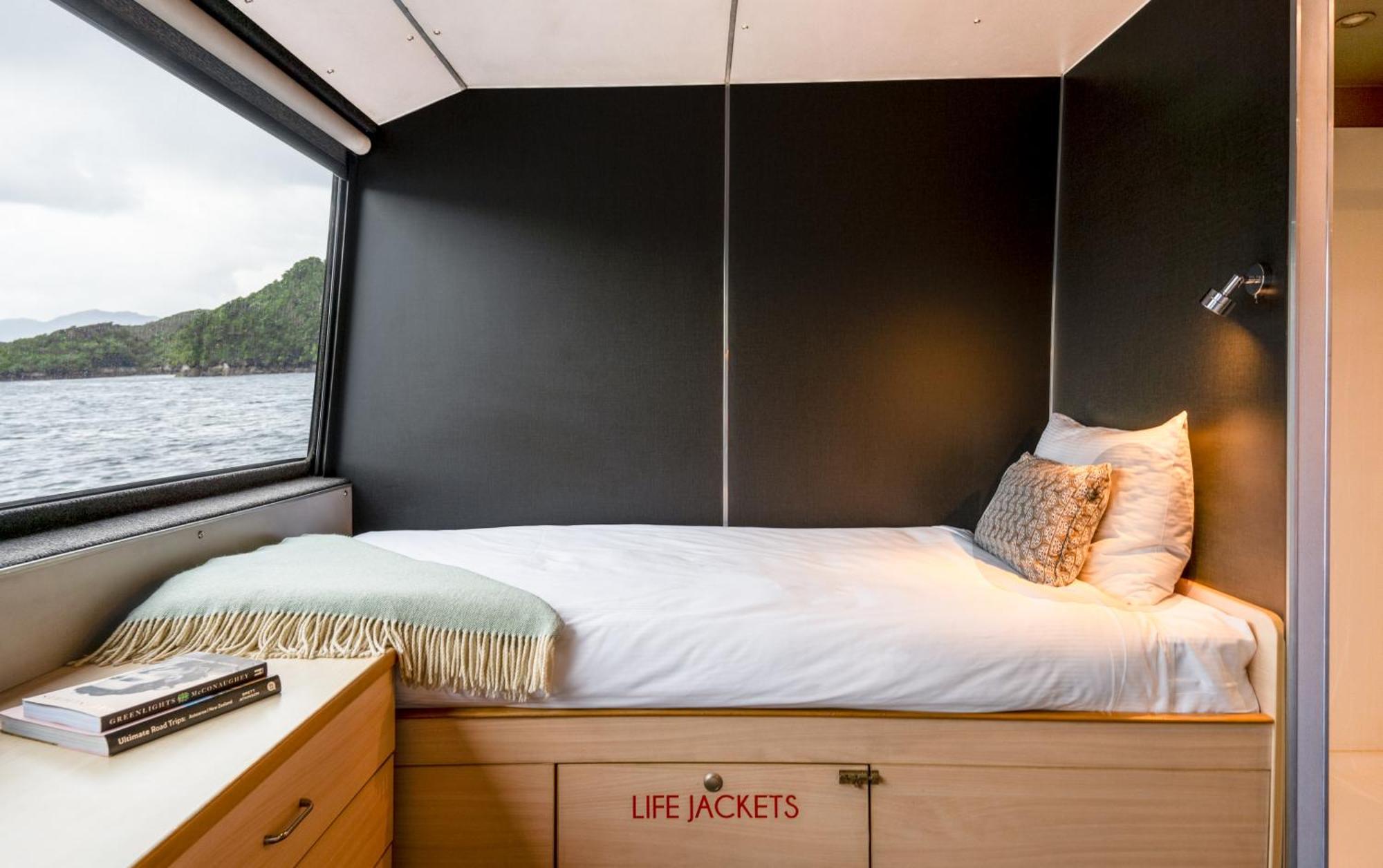 Milford Sound Overnight Cruise - Fiordland Discovery Ngoại thất bức ảnh