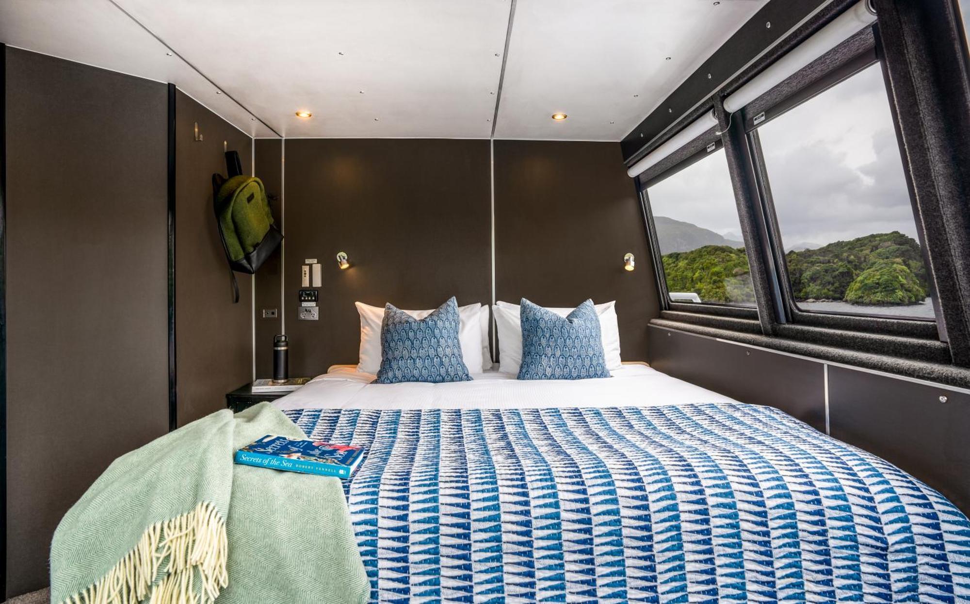 Milford Sound Overnight Cruise - Fiordland Discovery Ngoại thất bức ảnh