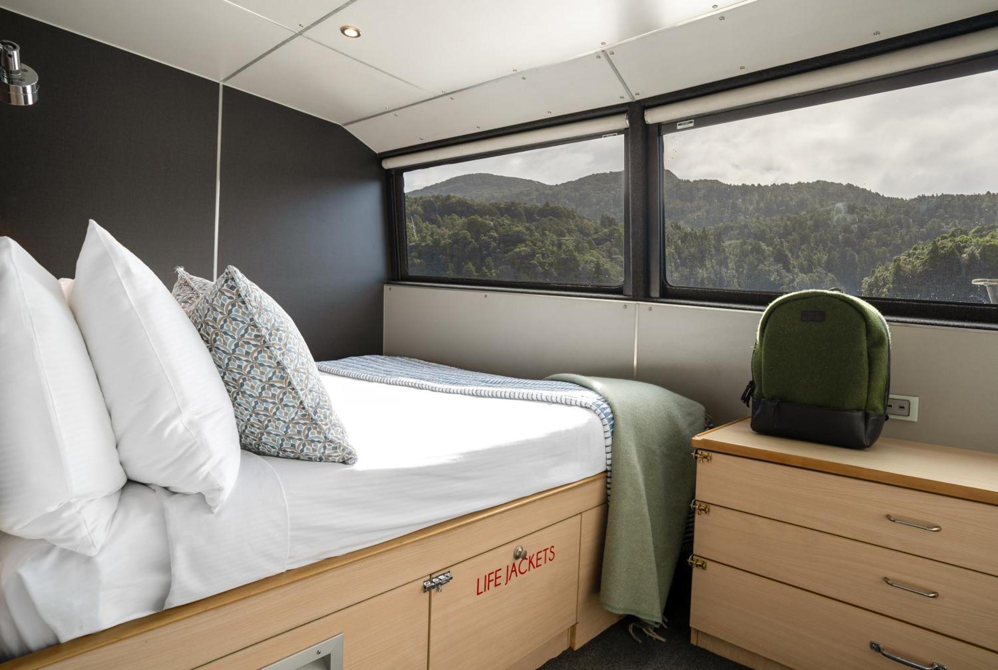Milford Sound Overnight Cruise - Fiordland Discovery Ngoại thất bức ảnh