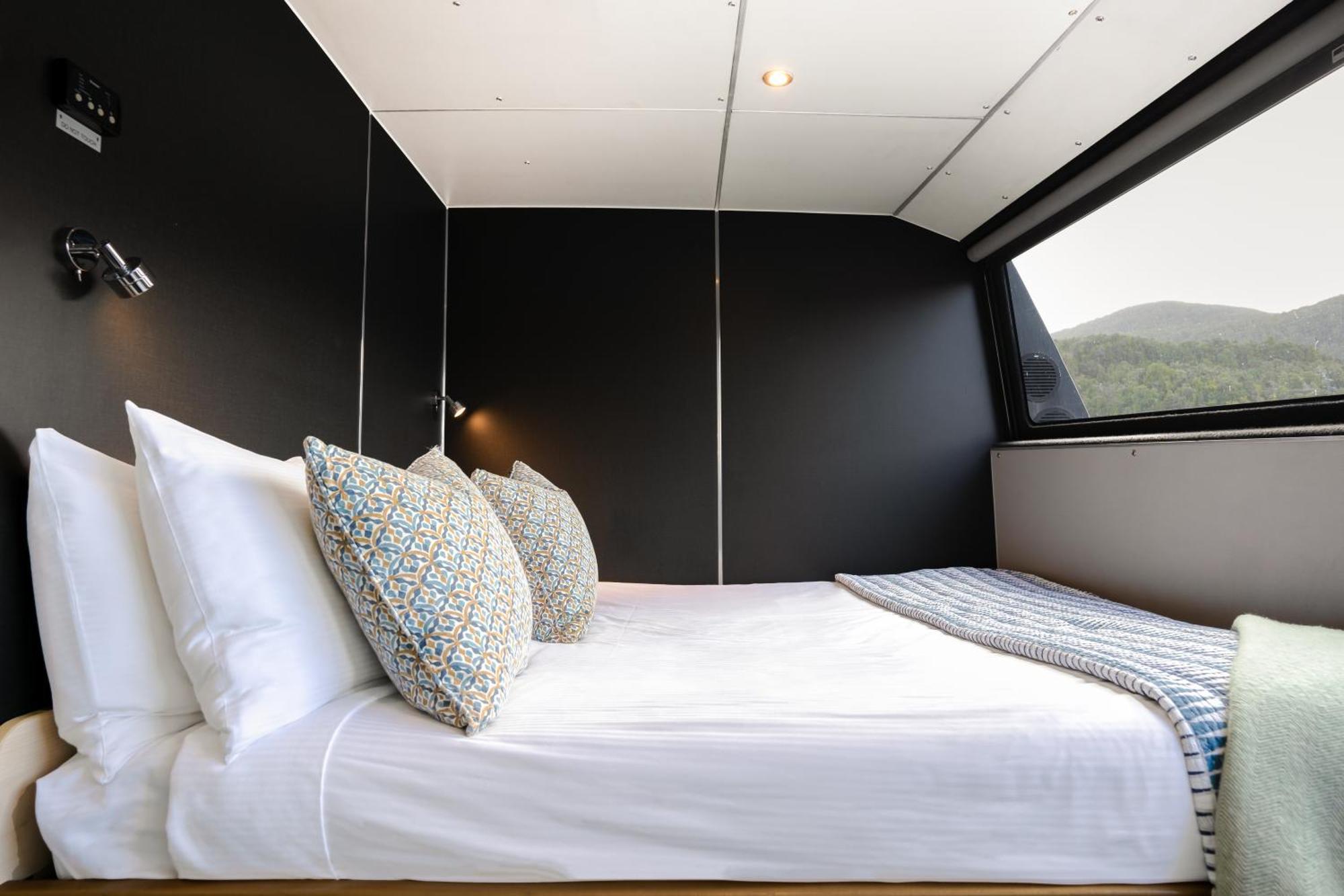 Milford Sound Overnight Cruise - Fiordland Discovery Ngoại thất bức ảnh