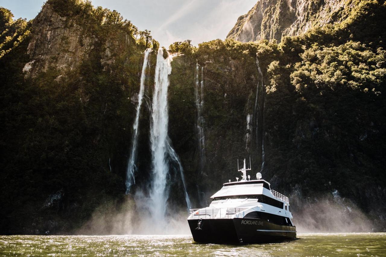 Milford Sound Overnight Cruise - Fiordland Discovery Ngoại thất bức ảnh