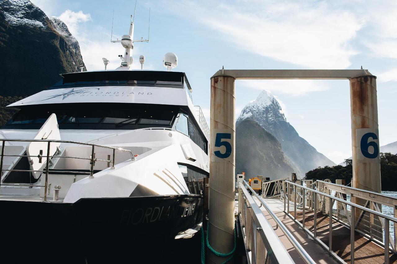 Milford Sound Overnight Cruise - Fiordland Discovery Ngoại thất bức ảnh