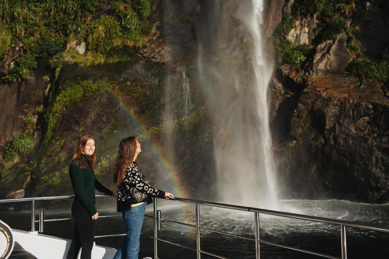 Milford Sound Overnight Cruise - Fiordland Discovery Ngoại thất bức ảnh