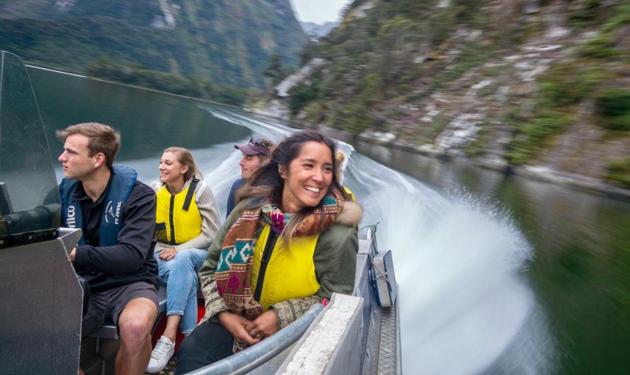 Milford Sound Overnight Cruise - Fiordland Discovery Ngoại thất bức ảnh